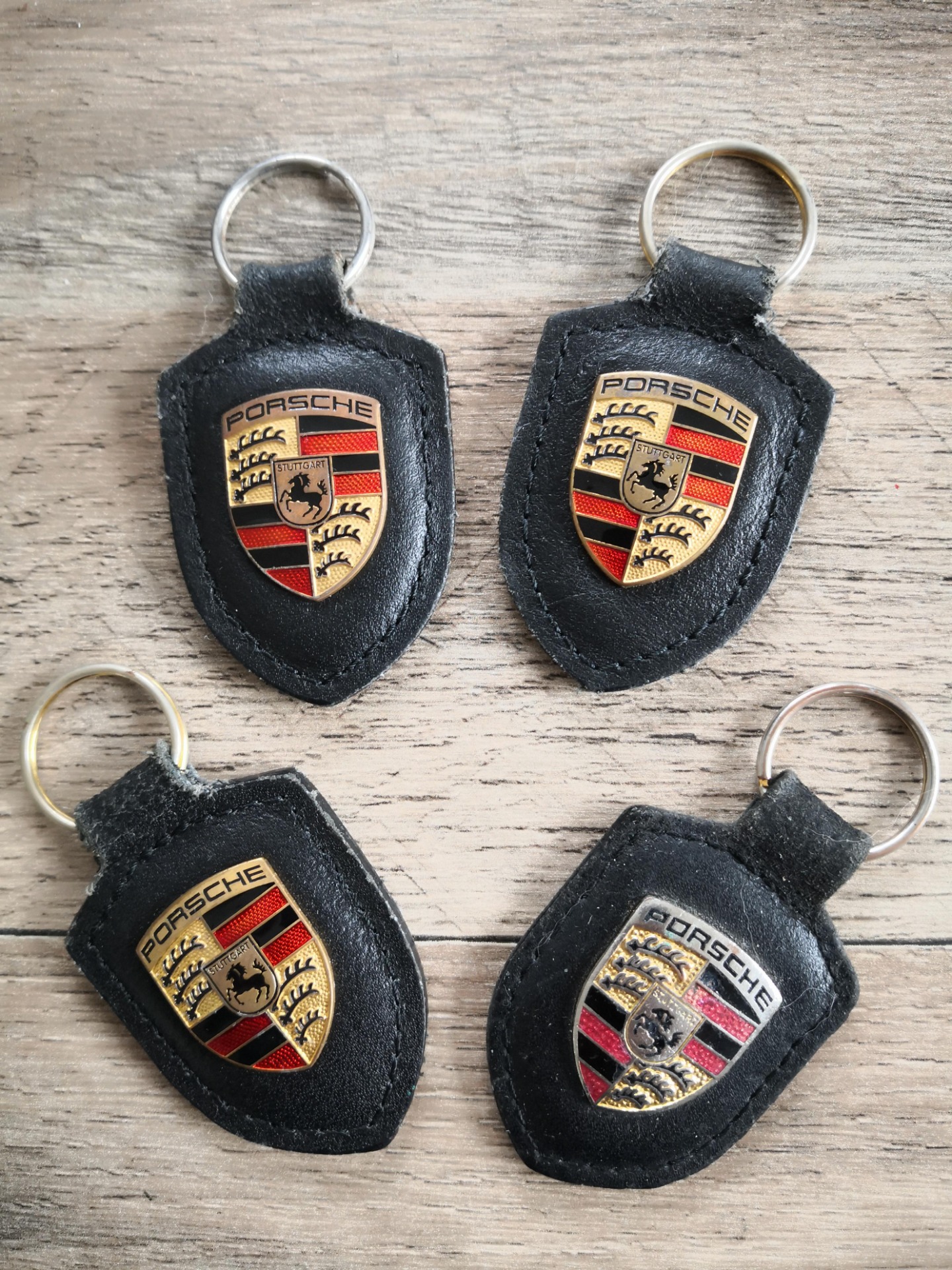 ORIGINAL Porsche Schlüsselanhänger ROT Leder mit Wappen WAP0500920E ORIGINAL Porsche Schlüsselanhänger ROT Leder mit Wappen WAP0500920E